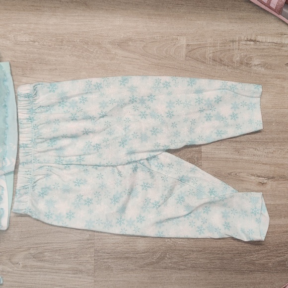 NWOT Frozen pjs - Picture 4 of 6